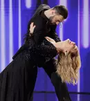 Andreea Esca, apariție surprizătoare la PROTEVELION: a dansat cu Pavel Bartoș și Denis Hanganu. „Așa vă aștept! Dată deja pe spate!”