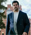 Ce mai face Burak Özçivit. Starul din „Dragoste infinită” a făcut un pas surprinzător în carieră