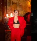 Alexia Eram, „Bună seara, Franța!” la Paris. Gestul prin care a recreat imaginea iconică a mamei sale, Andreea Esca