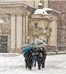 ALERTĂ ANM: Cod portocaliu de viscol și ninsori în București și 12 județe! Strat de zăpadă de 50 cm și rafale de 85 km/h