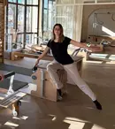 Amalia Enache, imagini inedite de la ora de pilates! Ce este „mucenic exercise”, mișcarea specială pe care a învățat-o alături de Iulia Pârlea