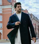 Burak Özçivit a dezvăluit secretul look-ului său impecabil: Ce face singur, acasă, de mai bine de 20 de ani!