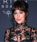 Dakota Johnson, apariție incendiară la masa de biliard! A pozat topless pe pian, iar detaliul din noul pictorial a făcut furori printre fani. „Este eliberator!”