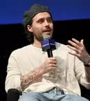 Brooklyn Beckham aruncă în aer relația cu tatăl său: „E o poveste lungă și complicată”. Gestul făcut în public