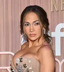 Jennifer Lopez s-a fotografiat în costum de baie și tocuri, iar fanii au rămas fără cuvinte. Detaliul care a furat toate privirile