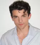 Un nou Poirot la orizont! Edward Bluemel scrie istorie ca cel mai tânăr actor care îl joacă pe legendarul detectiv