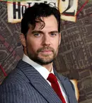 Noutăți fierbinți de la Hollywood: Henry Cavill devine spion pe Netflix, Arnold Schwarzenegger revine în forță, iar Sydney Sweeney pariază pe un thriller erotic