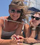 Ioana Blaj și Monica Bîrlădeanu, vacanță împreună în Grecia. Imaginile de pe barcă au atras toate privirile