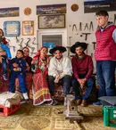 Farsa cu care Nea Mărin l-a primit pe Johny Romano la „Poftiți pe la noi”! Cum a reacționat artistul