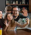 Smartphone pentru familie: ce criterii contează atunci când alegi un dispozitiv pentru utilizatori diferiți