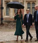 Prințul George a început școala la Eton. Prințul William și Kate Middleton l-au însoțit în prima zi, la 31 de ani după ce William a trecut prin același moment