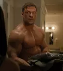 „Reacher”, reînnoit pentru sezonul 6 înainte de premiera sezonului 5. Ce se știe despre viitorul serialului