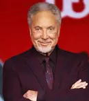 The Voice U.K. nu va mai avea un jurat celebru. Sir Tom Jones, reacție tranșantă la decizia ITV: «Nu concediezi un om care se descurcă bine»