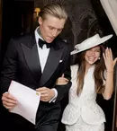 Valerie Lungu, apariție spectaculoasă la cununia civilă cu Alex Gîlcă. Ținuta inspirată din anii ’70 a costat 12.000 de euro