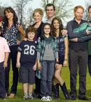 Acasă Gold va difuza, de astăzi, serialul de comedie „O familie modernă”