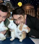 Dezbrăcatu’ şi Găinuşă le oferă iepuraşi fanilor