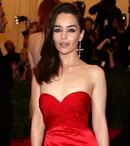 Emiliei Clarke îi place peruca lui Daenerys