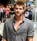 FOTO| Liam Hemsworth se iubeşte cu o telenovelistă sexy din Mexic