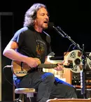 Lui Eddie Vedder (Pearl Jam) nu-i plac telefoanele mobile