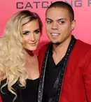 Ashlee Simpson s-a logodit de Revelion