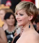 Jennifer Lawrence îşi cumpără o casă cu Nicholas Hoult