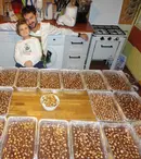 Andrei Aradits a făcut 18 tăvi cu ciocolată de casă