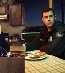 Betsy Brandt („Breaking Bad”) şi Colin Hanks („Fargo”), colegi de serial