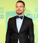 Stephen Amell vrea să colaboreze cu vărul Robbie în „Arcaşul”