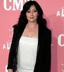 Shannen Doherty luptă cu cancerul la sân