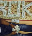 50 Cent se laudă cu bani falşi pe internet