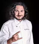 Florin Dumitrescu transformă celebra sa plăcintă de berbecuț într-un burger gourmet