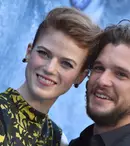 E oficial! Kit Harington și Rose Leslie s-au logodit