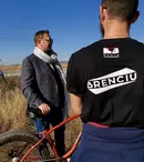 Horia Brenciu a mers 40 de kilometri pe bicicletă  pentru clipul piesei „Sunt cine vreau să fiu”