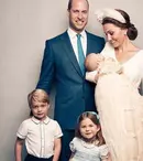Ducele și Ducesa de Cambridge au publicat imaginea alături de cei trei copii pentru felicitarea de Crăciun