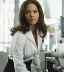 Halle Berry va juca în „Moonfall”, noul film-catastrofă regizat de Roland Emmerich