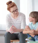 CUM ÎI SPUN “NU” CELUI MIC? CUM ÎL AJUT SĂ NU SE MAI TEAMĂ DE ÎNTUNERIC? CUM POT SĂ ÎI FIU DE AJUTOR?