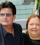 A murit Berta din „Doi bărbați și jumătate”. Cum a reacționat Charlie Sheen când a primit vestea tristă