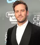 Armie Hammer pierde rol după rol: acum nu mai joacă nici în serialul despre „Nașul”