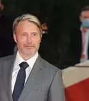 Ce spune Mads Mikkelsen despre rolul preluat de la Johnny Depp, din „Animale fantastice 3”