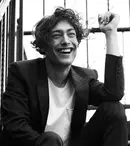 Iubita lui Toto Dumitrescu este însărcinată. Actorul, în arest la domiciliu, este implicat într-un scandal mediatic
