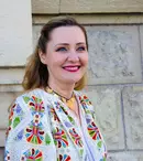 Elena Lasconi, detalii inedite despre primul ei job. Ce sacrificii făcea pentru a ajunge la muncă: „M-am întâlnit cu lupii”