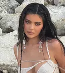 Kylie Jenner, ședință foto în bikini pentru brandul lui Kim Kardashian. Detaliul care i-a impresionat pe fani