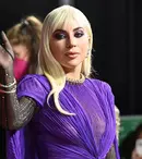 Lady Gaga, apariție dramatică într-o rochie mov, la premiera „House of Gucci” de la Londra