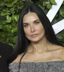 Demi Moore a pozat provocator. Cum arată actrița în costum de baie la 61 de ani