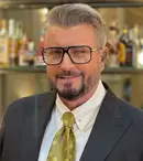 Cătălin Botezatu, ținta glumelor la emisiunea La bine și la Roast. „El are aproape 60 de ani, dar stă cu fete de 18”