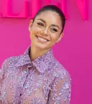 Vanessa Hudgens a atras toate privirile la show-ul Valentino. A îmbrăcat o rochie scurtă și transparentă
