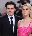 Brooklyn Beckham s-a căsătorit cu Nicola Peltz. Primele imagini cu impresionanta rochie de mireasă