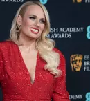 Imagini din vacanța romantică a lui Rebel Wilson. Actrița și-a făcut un selfie în timp ce își sărută iubita