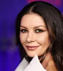 Catherine Zeta-Jones, în tocuri și fără haine, pe Instagram. Cum au reacționat fanii când au văzut imaginea