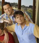 Charlie Sheen împlinește 60 de ani pe 3 septembrie. Controversele care i-au umbrit cariera de succes: alcool, droguri și relații toxice